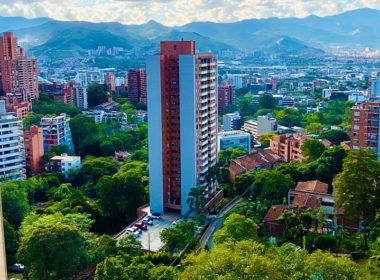 Guterres deu vários exemplos de como as cidades já estão tendo sucesso na ação climática. Na foto, Medellín, na Colômbia