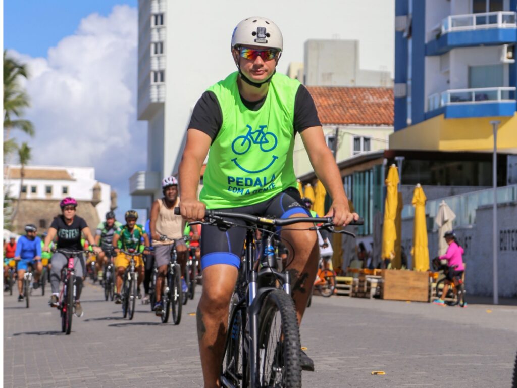 Manual do Ciclista foi produzido pelo mandato do vereador André Fraga (PV) em parceria com atletas de toda cidade