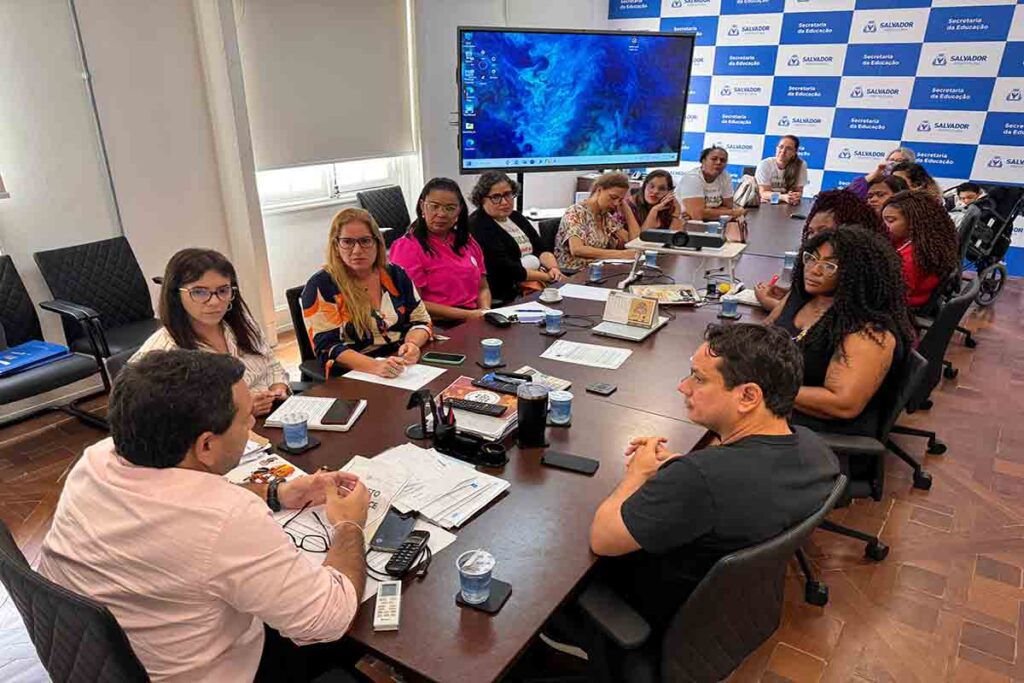 Mediado pelo vereador André Fraga (PV), encontro também contou com as Secretarias Municipais de Educação e de Promoção Social