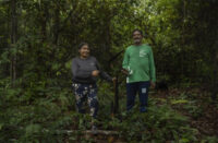 Seu Aldemir e Dona Neide, no SAF da comunidade Santa Luzia do Caranatuba