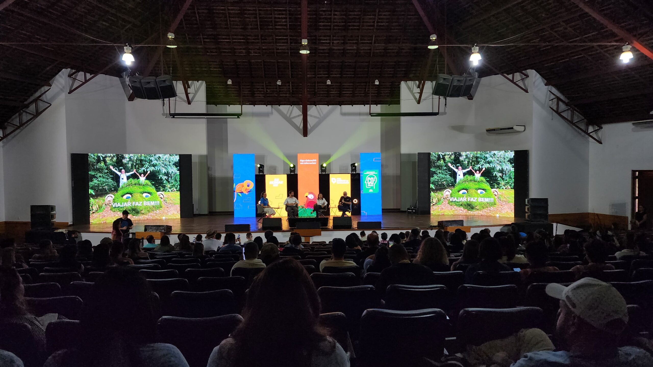 O evento ocorreu no Centro de Convenções do SEBRAE, em Bonito (MS), contou com palestras, painéis, salas temáticas e visitas técnicas para empreendedores e gestores do setor do ecoturismo