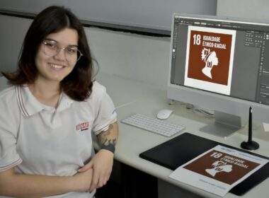 “Adotar o ODS 18 foi uma brilhante ideia do Brasil, porque essa luta é muito importante para o desenvolvimento. Além disso, pode inspirar outros países a fazer o mesmo”, explica Brenda Gomes, estudante de Aprendizagem Industrial Gráfica no Senai de Barueri - SP. Foto: © Acervo pessoal.