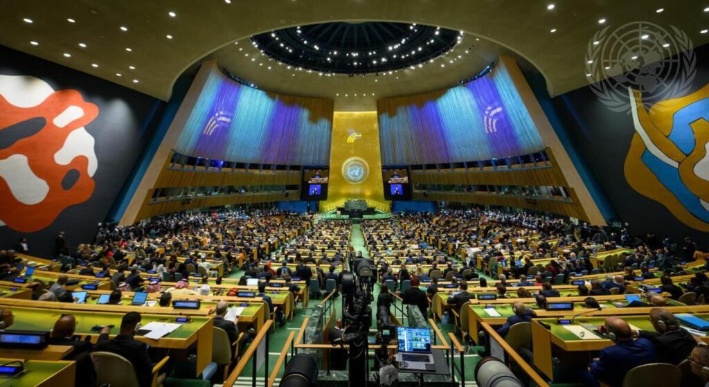 Uma visão ampla do Salão da Assembleia Geral durante a abertura da Cúpula do Futuro. Foto: © UN Photo/Loey Felipe