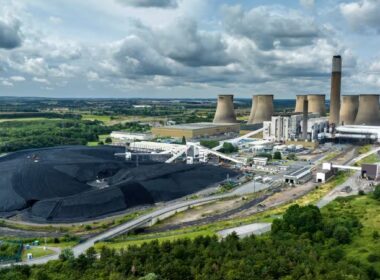 Uma vista aérea da estação de energia Ratcliffe perto de Nottingham, Inglaterra. Fotografia: Christopher Furlong/Getty Images