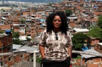 Gabriela Santos, diretora executiva do Voz das Comunidades, no Complexo do Alemão, zona norte do Rio de Janeiro.