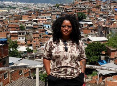 Gabriela Santos, diretora executiva do Voz das Comunidades, no Complexo do Alemão, zona norte do Rio de Janeiro.