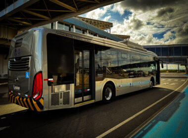 Veículo BYD D9W deve transportar cerca de mil passageiros por dia dentro do Aeroporto Internacional de Goiânia, com emissão zero de poluentes e muito mais conforto